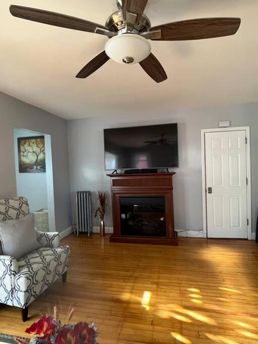 Three Bed One Bath Apt 25 Mins To Nyc Belleville Esterno foto