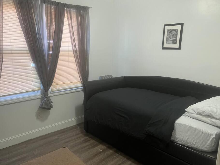 Three Bed One Bath Apt 25 Mins To Nyc Belleville Esterno foto